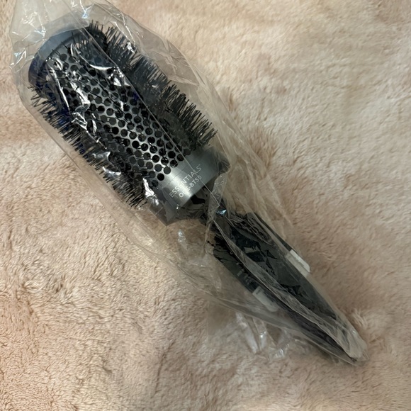 Olivia Garden Other - Olivia Garden ESSENTIALS Thermal Brush 2 1/8”
